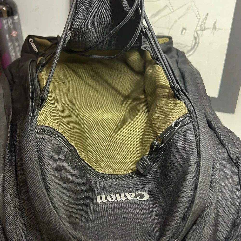 Canon Deluxe Backpack 200EG-water resistant back pack